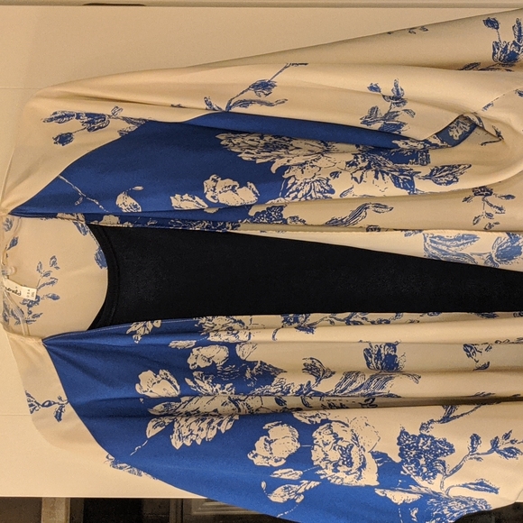 Blue sleeveless Chicos dress size 4 with Blue and White Kimono size 2XL - Picture 8 of 8